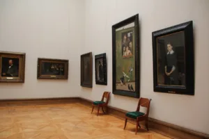 museum, chairs, painting-1570823.jpg